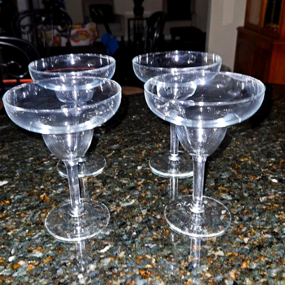 Homemade Margarita's - Set of 4 Glasses & BSpoke Maragrita Mix With Strainer